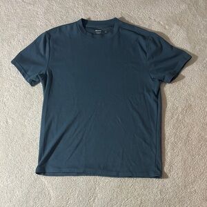 Hollister Men's Dark Blue Cooling Short Sleeve Tee